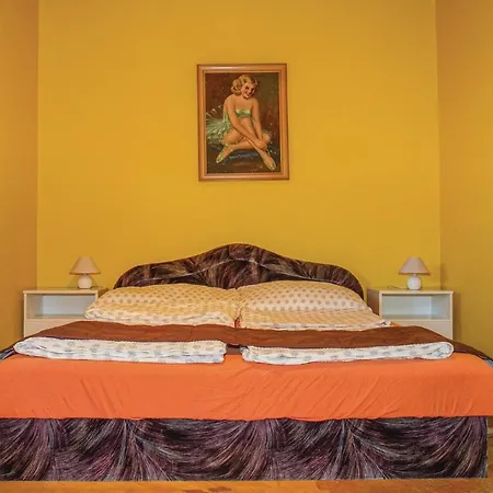 Awesome In W/ 3 Bedrooms 度假居