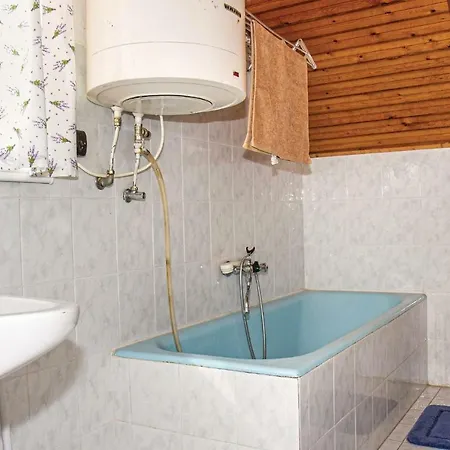 Awesome In W/ 3 Bedrooms 度假居